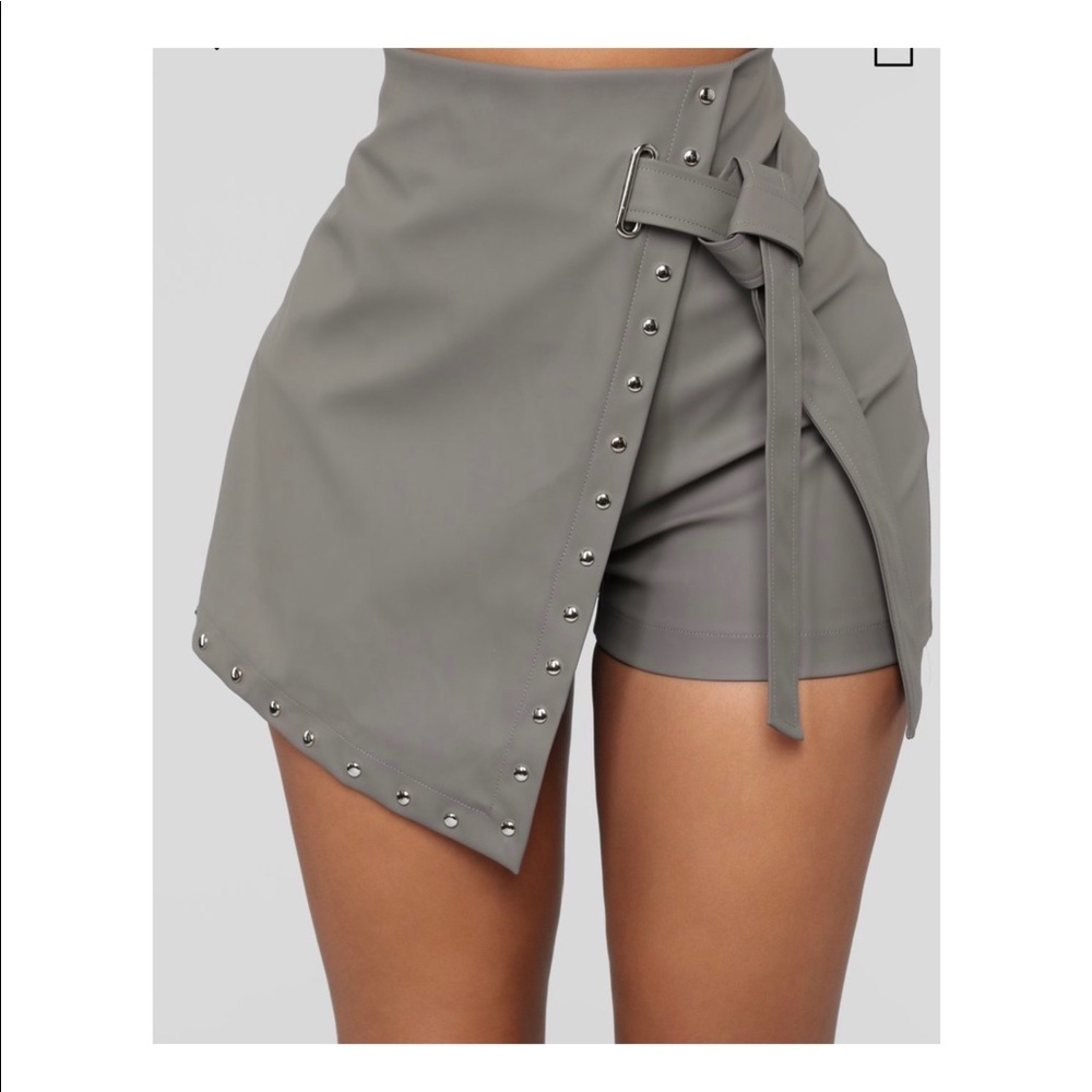 Side piece wrap skirt